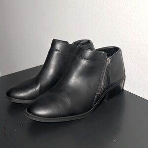 Time and Tru Memory Foam Heel (size 9W)